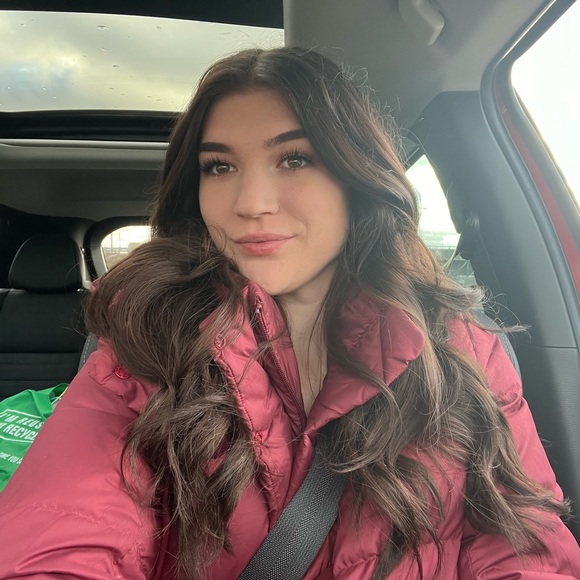 Meet your Posher, Hannah - Picture 1 of 1